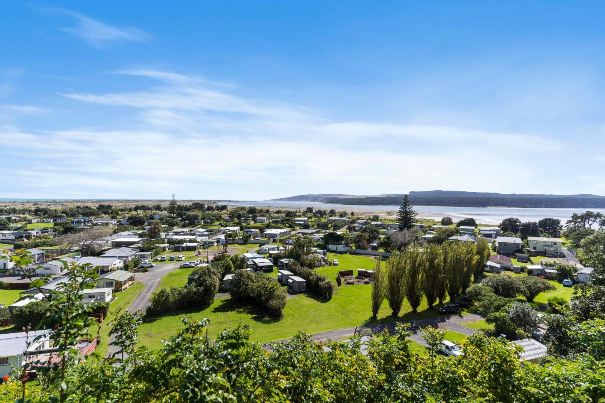 Port Waikato Holiday Park Hotel Ngoại thất bức ảnh