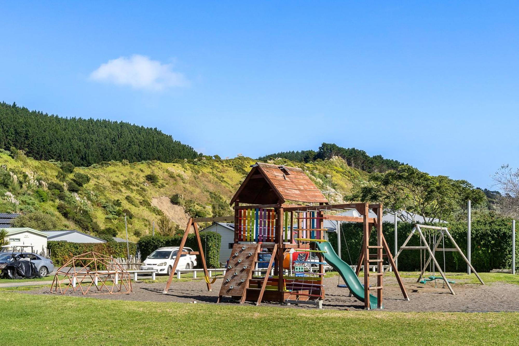 Port Waikato Holiday Park Hotel Ngoại thất bức ảnh