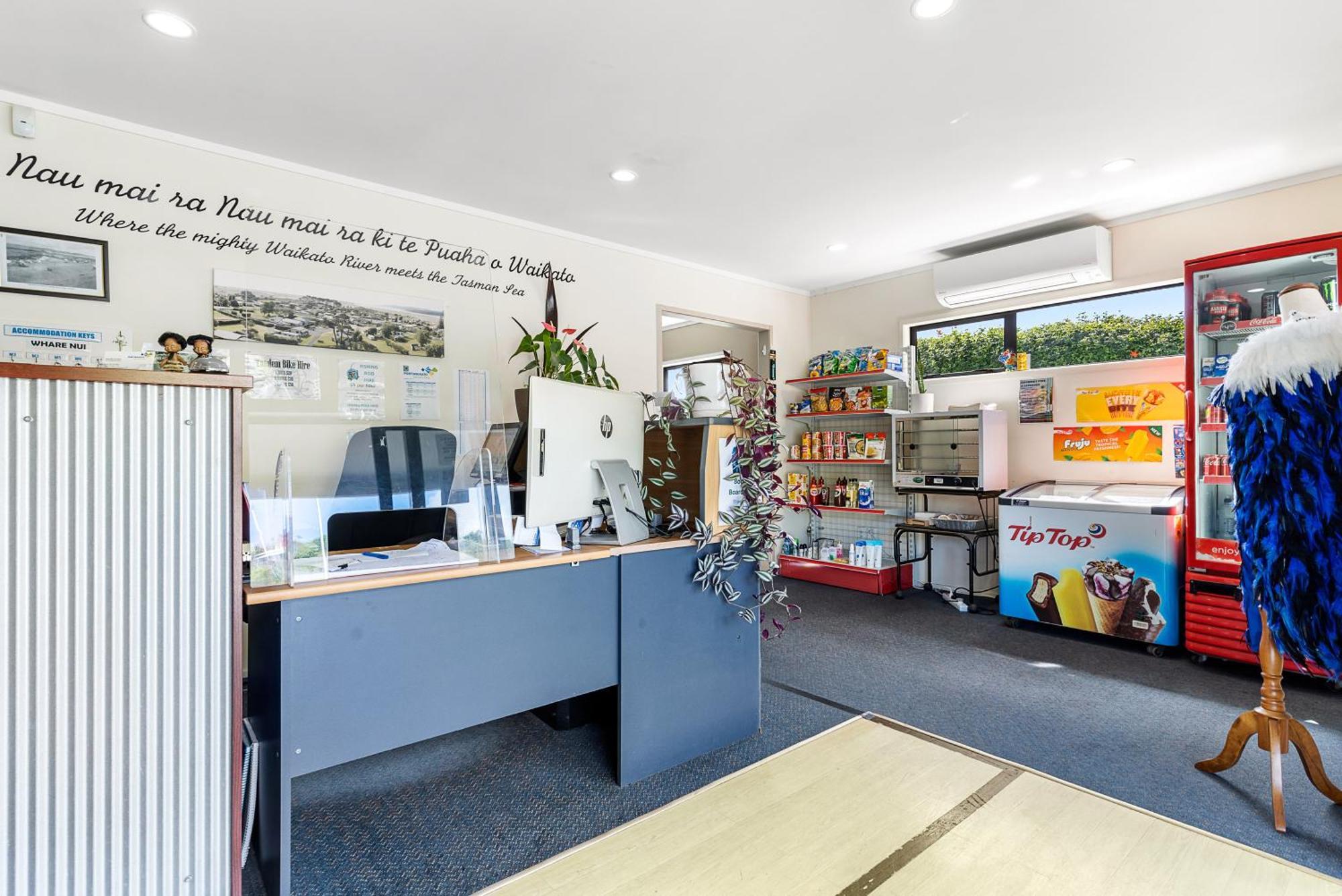 Port Waikato Holiday Park Ngoại thất bức ảnh